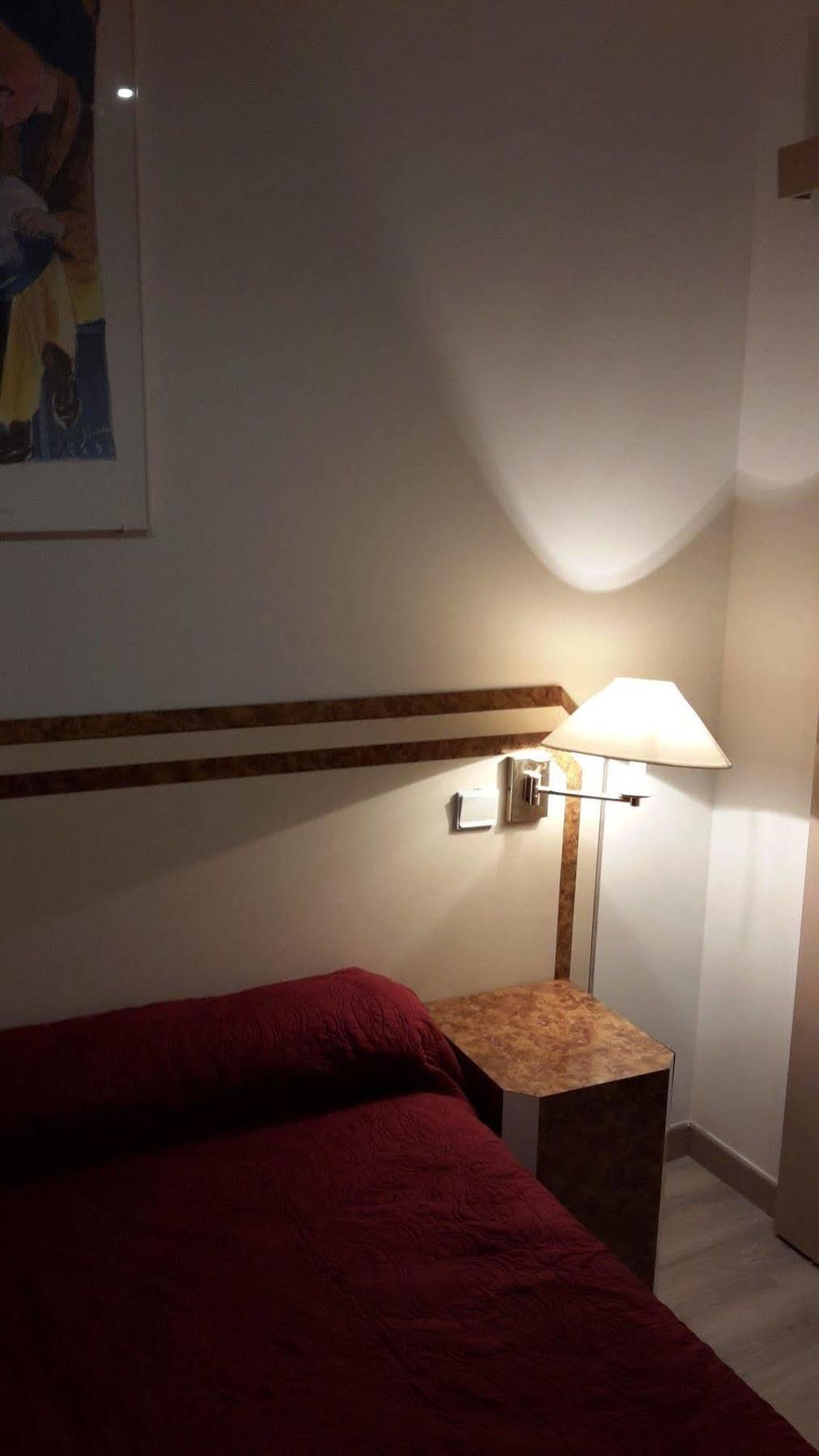 Hotel Azur Montmartre Parigi Esterno foto